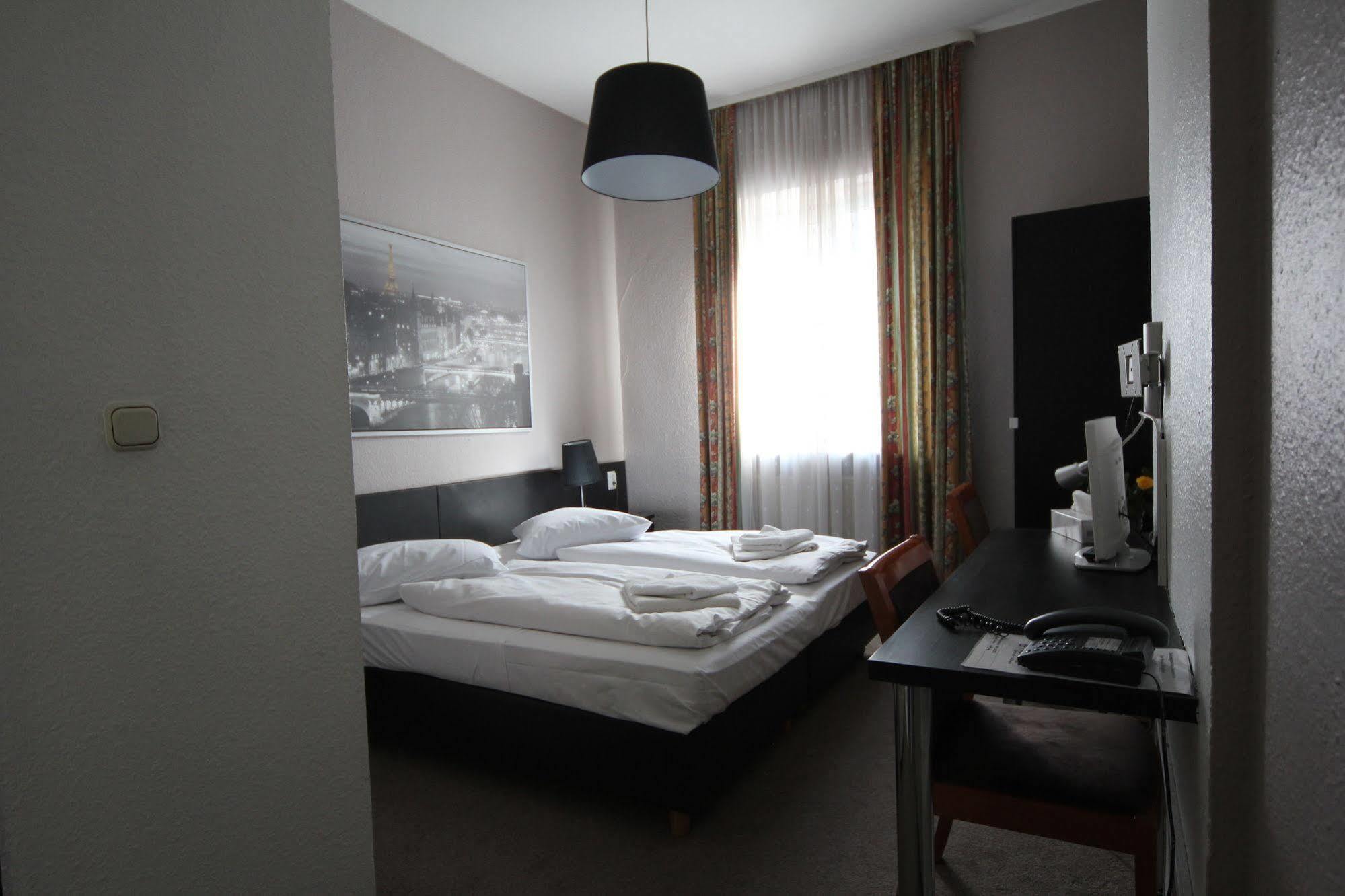 Carlton Hotel Frankfurt am Main Buitenkant foto