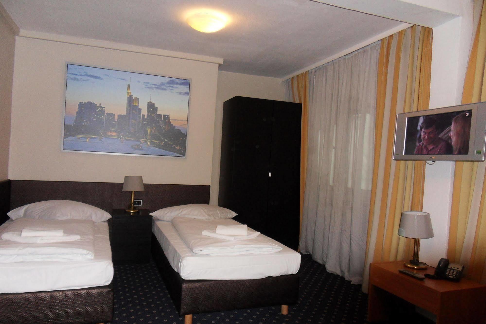Carlton Hotel Frankfurt am Main Buitenkant foto