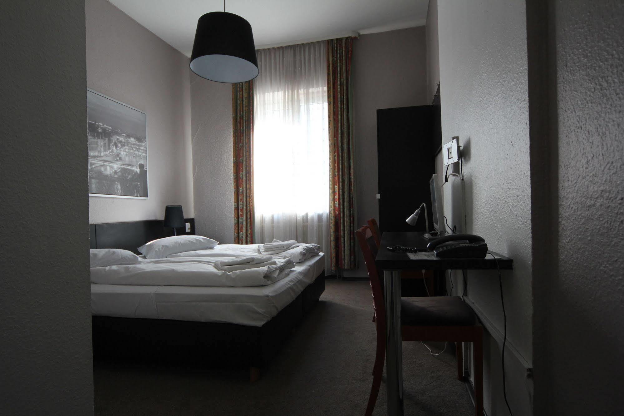 Carlton Hotel Frankfurt am Main Buitenkant foto